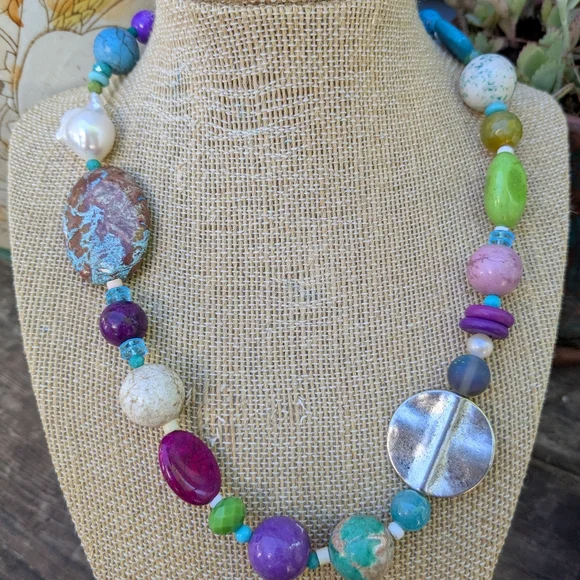 Colorful Beaded Necklace - Picture 9 of 11